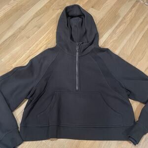 Lululemon Half Zip Scuba in Black. Size Medium/Large